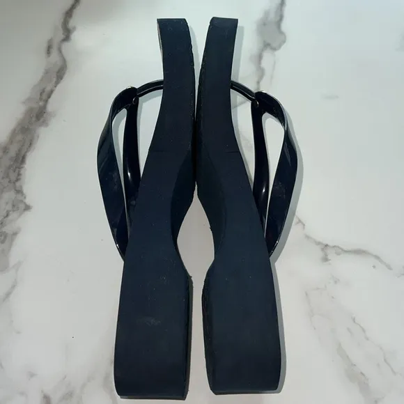 Tory Burch Women's Cut-Out Wedge Flip-Flops Navy platform sandal size 9.5