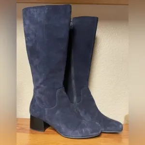 UEC Born Womens Avala Style: F27804 16” Long Sz 7.5 Navy