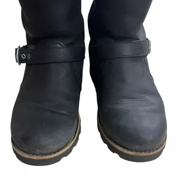 UGG Black Winter Boots with Furry Lining and Decorative Straps