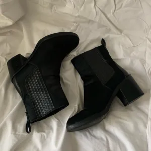 UGG Camden Exotic Calf Hair Chelsea  Ankle Boots Booties black size 8