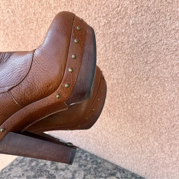 UGG Cosima Brown Leather Sheepskin Studded Chunky Heel Ankle Boots.