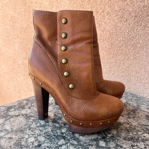 UGG Cosima Brown Leather Sheepskin Studded Chunky Heel Ankle Boots.