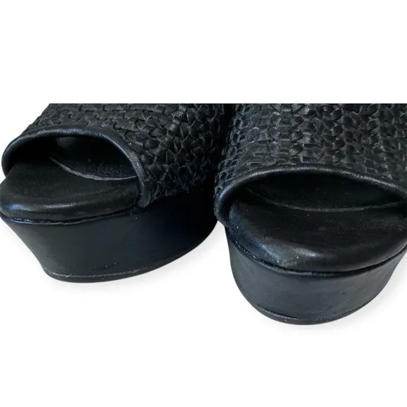 UGG Doha Black Woven Leather Wedge Platform Sandals Size 7 Women’s