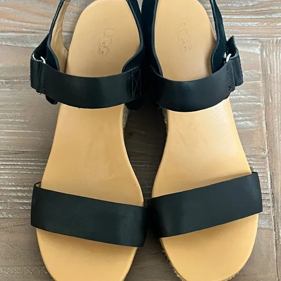 UGG Eisley Wedge Sandal Black Size 6 EUC