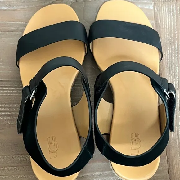 UGG Eisley Wedge Sandal Black Size 6 EUC