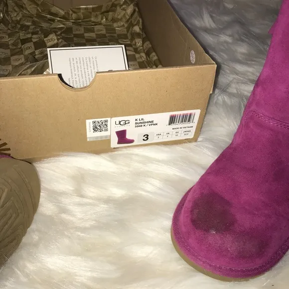 UGG. Girls Ugg Boots (FLAWED)