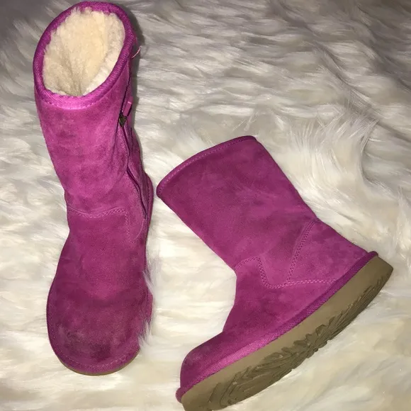 UGG. Girls Ugg Boots (FLAWED)