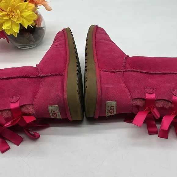 UGG Hot Pink Bow Mid Calf Suede Boots with Shearling lining Sz 4. MCL2730