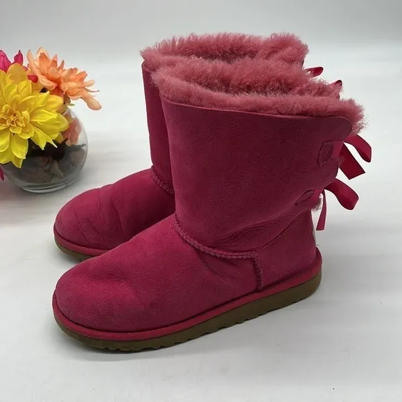 UGG Hot Pink Bow Mid Calf Suede Boots with Shearling lining Sz 4. MCL2730