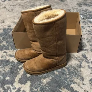 UGG kids classic tall II