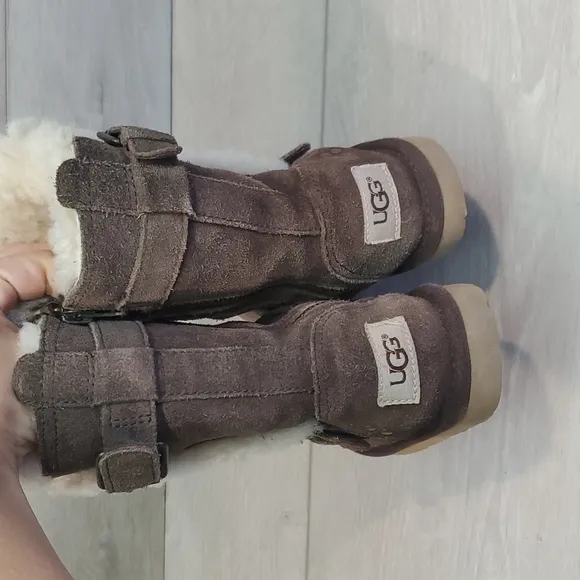 Ugg Kids Girls Magda Water Resistant Mid Calf Sheepskin Boots shoes sz 10