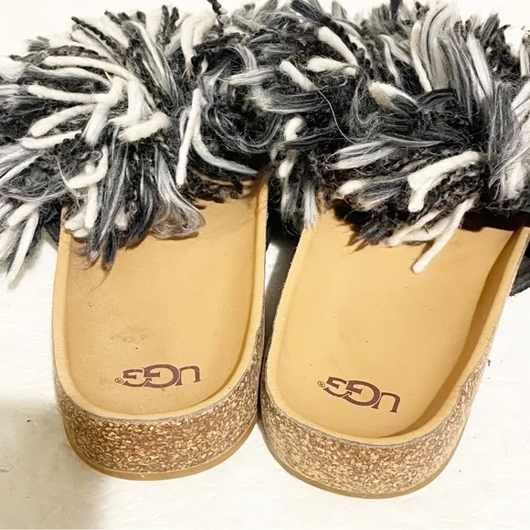 UGG Size 6 CINDI SUEDE YARN TRIM BLACK WHITE SANDALS SLIDE
