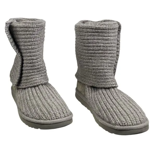 UGG Women’s Grey Knit Cardy 5819 Pull On Winter Boot Size US 8