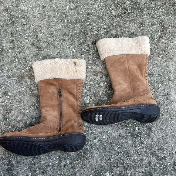 UGG Women’s Karyn Chestnut Suede Sheepskin Zip Up Mid Calf Winter Boot Size 8
