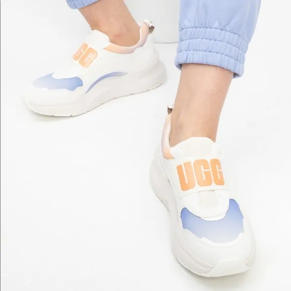 UGG WOMEN’S LA FLEX SNEAKERS