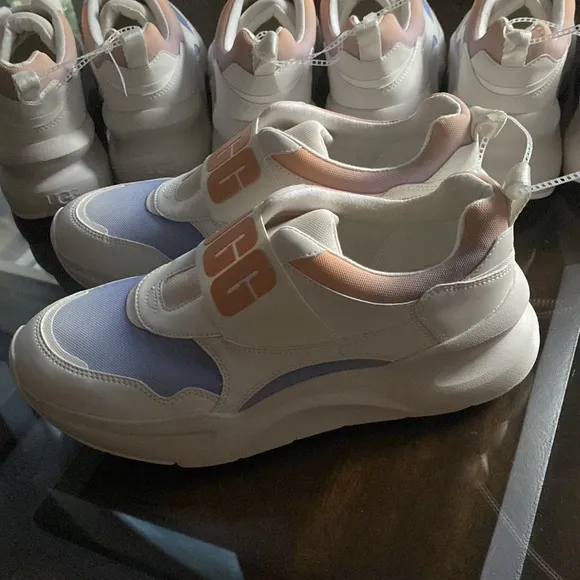 UGG WOMEN’S LA FLEX SNEAKERS