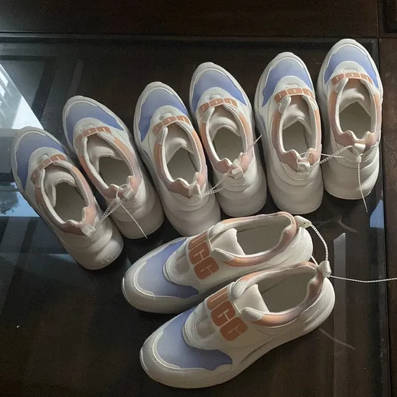 UGG WOMEN’S LA FLEX SNEAKERS