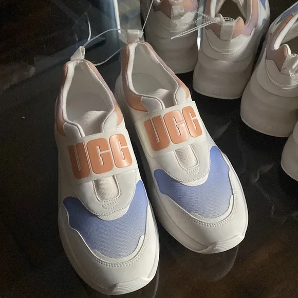 UGG WOMEN’S LA FLEX SNEAKERS