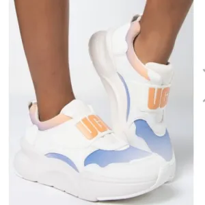 UGG WOMEN’S LA FLEX SNEAKERS