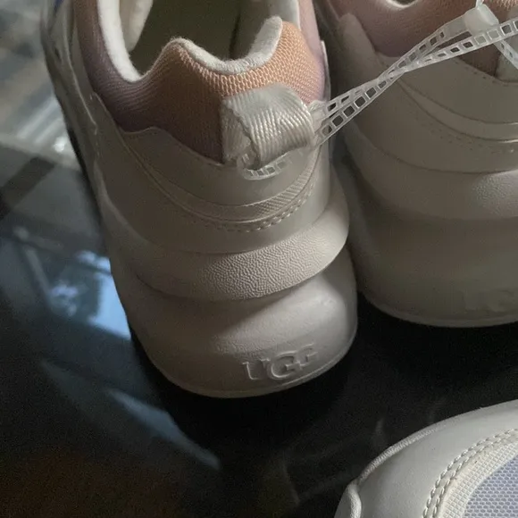 UGG WOMEN’S LA FLEX SNEAKERS