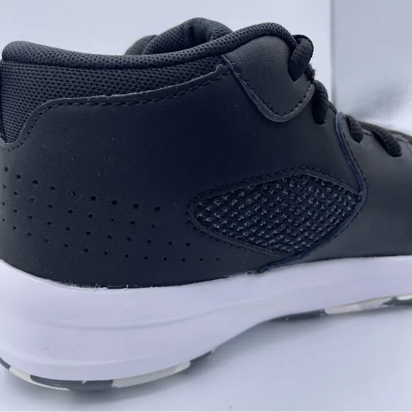 Under Armor basketball Lockdown 5 youth sneakers Size 3Y