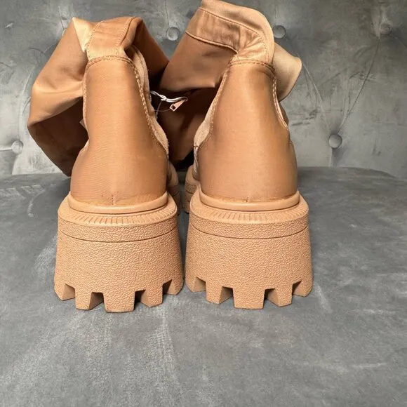 Urban Outfitters Kelly tall  Zip Chunky Heel High Boot Size‎ 8