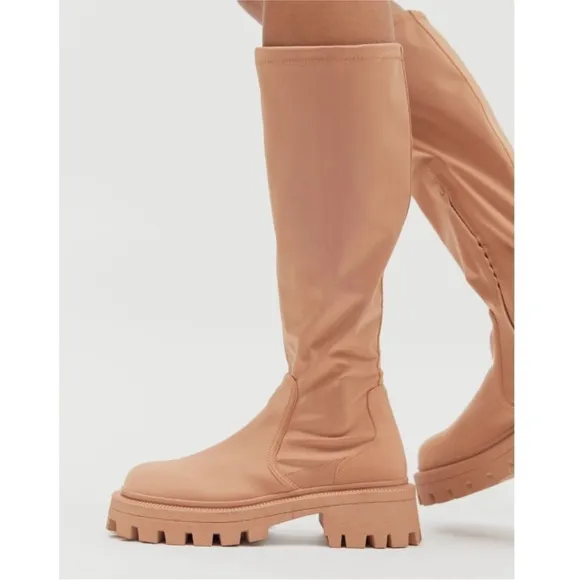 Urban Outfitters Kelly tall  Zip Chunky Heel High Boot Size‎ 8
