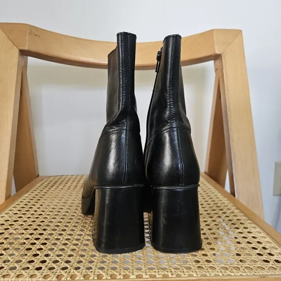 Urban Outfitters US8 Lara Bratz Doll Chunky Black Leather Platform Boots