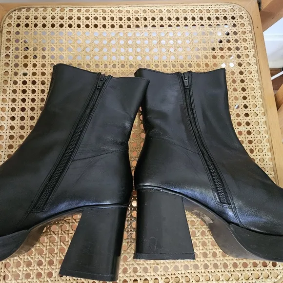 Urban Outfitters US8 Lara Bratz Doll Chunky Black Leather Platform Boots