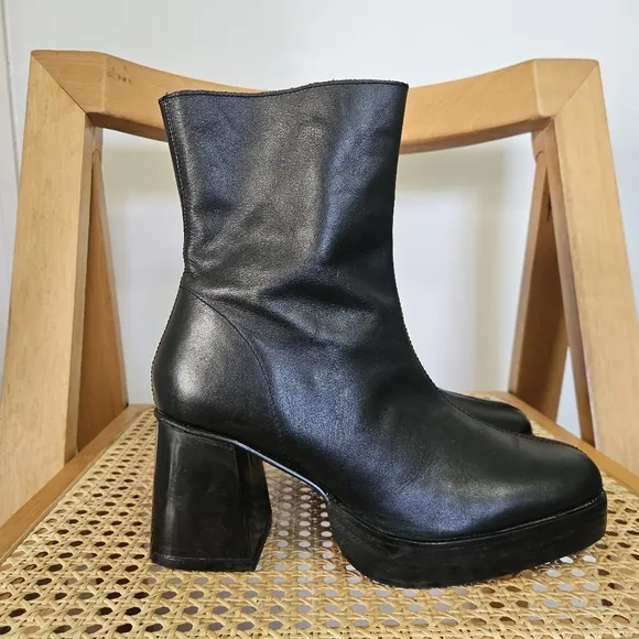 Urban Outfitters US8 Lara Bratz Doll Chunky Black Leather Platform Boots