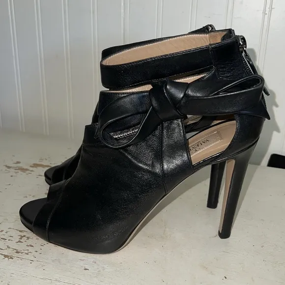 Valentino Garavani  Women's Black High Heels peep toe size 40