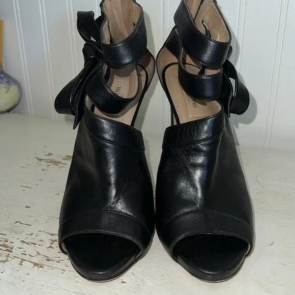 Valentino Garavani  Women's Black High Heels peep toe size 40