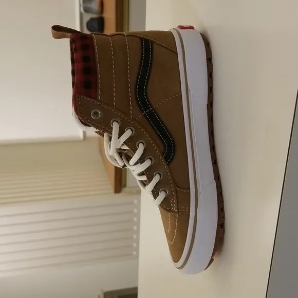 VANS Sk8-Hi Zip MTE Sneakers sz 3 NWT