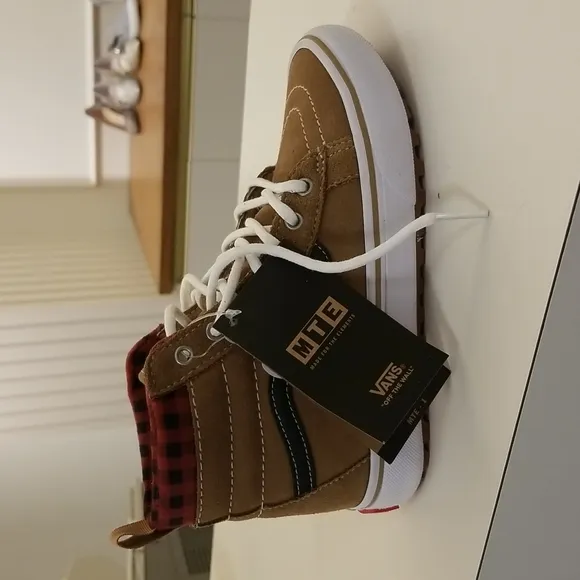 VANS Sk8-Hi Zip MTE Sneakers sz 3 NWT
