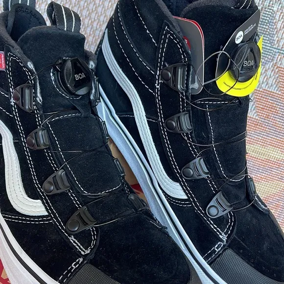 Vans WMNS Sk8-Hi Boa MteBlack/WhiteVN0007NMBA2Boots - Sneakers
