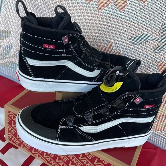 Vans WMNS Sk8-Hi Boa MteBlack/WhiteVN0007NMBA2Boots - Sneakers