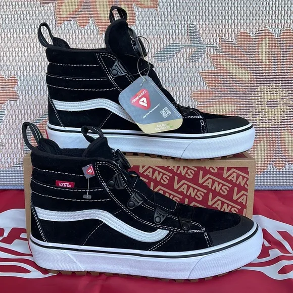 Vans WMNS Sk8-Hi Boa MteBlack/WhiteVN0007NMBA2Boots - Sneakers
