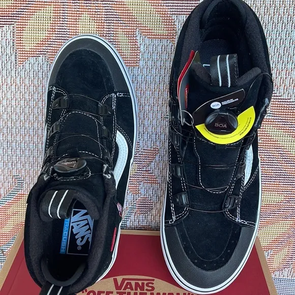 Vans WMNS Sk8-Hi Boa MteBlack/WhiteVN0007NMBA2Boots - Sneakers