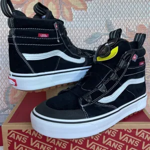 Vans WMNS Sk8-Hi Boa MteBlack/WhiteVN0007NMBA2Boots - Sneakers