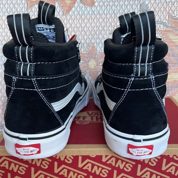 Vans WMNS Sk8-Hi Boa MteBlack/WhiteVN0007NMBA2Boots - Sneakers