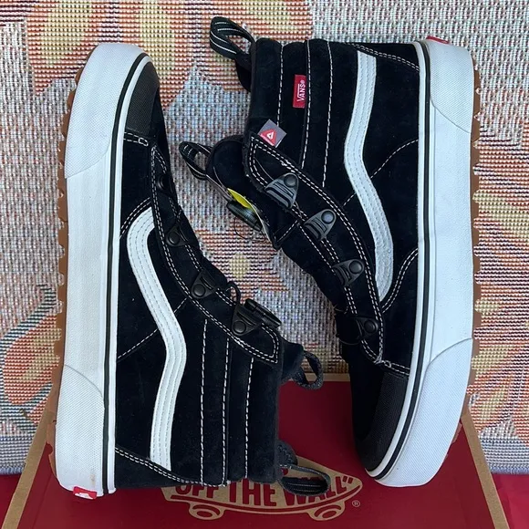 Vans WMNS Sk8-Hi Boa MteBlack/WhiteVN0007NMBA2Boots - Sneakers