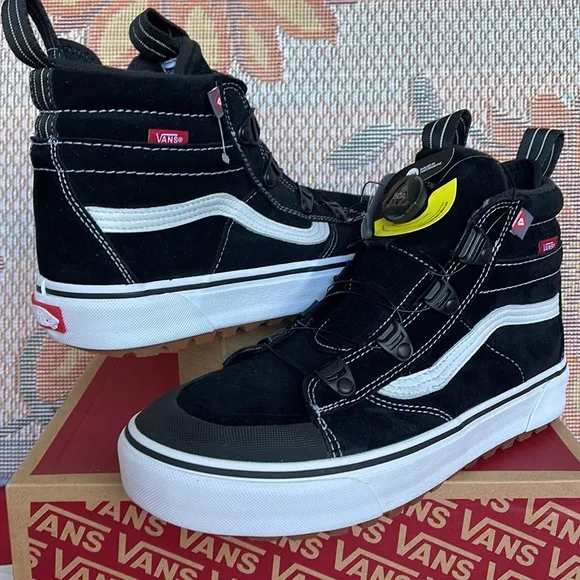 Vans WMNS Sk8-Hi Boa MteBlack/WhiteVN0007NMBA2Boots - Sneakers
