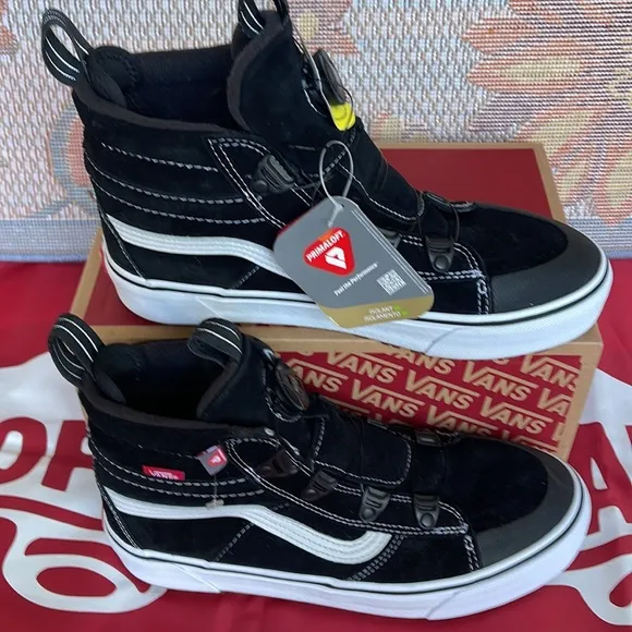 Vans WMNS Sk8-Hi Boa MteBlack/WhiteVN0007NMBA2Boots - Sneakers