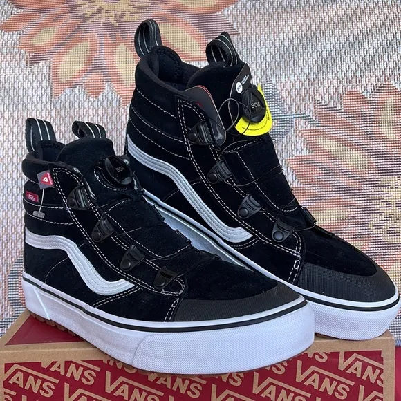 Vans WMNS Sk8-Hi Boa MteBlack/WhiteVN0007NMBA2Boots - Sneakers