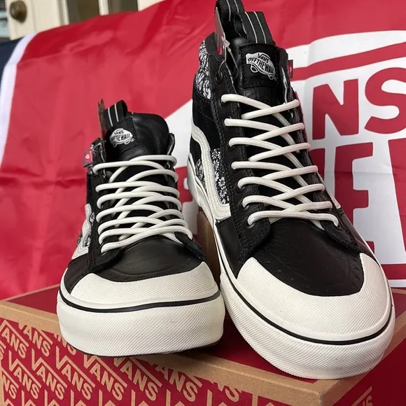 Vans WMNS Sk8-Hi Mte-2Black FloralVNOA5HZZF2Bboots sneakers