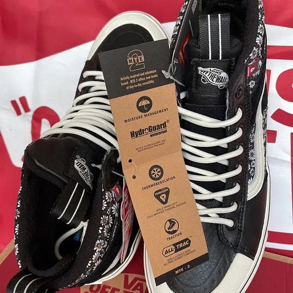 Vans WMNS Sk8-Hi Mte-2Black FloralVNOA5HZZF2Bboots sneakers