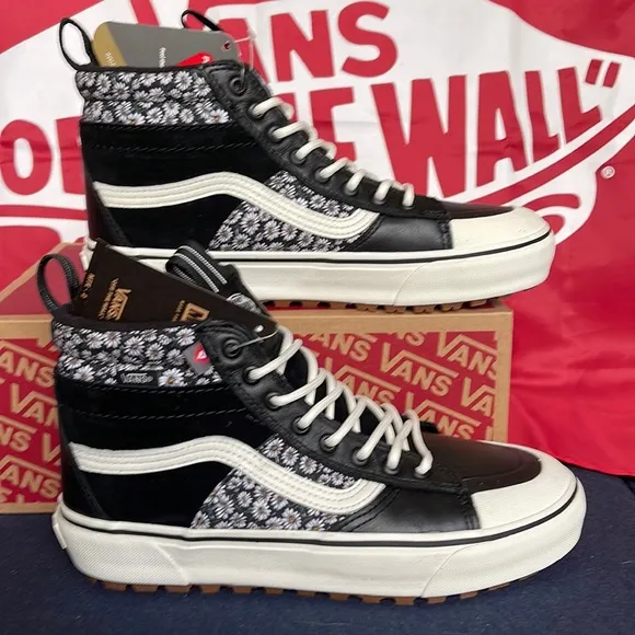 Vans WMNS Sk8-Hi Mte-2Black FloralVNOA5HZZF2Bboots sneakers