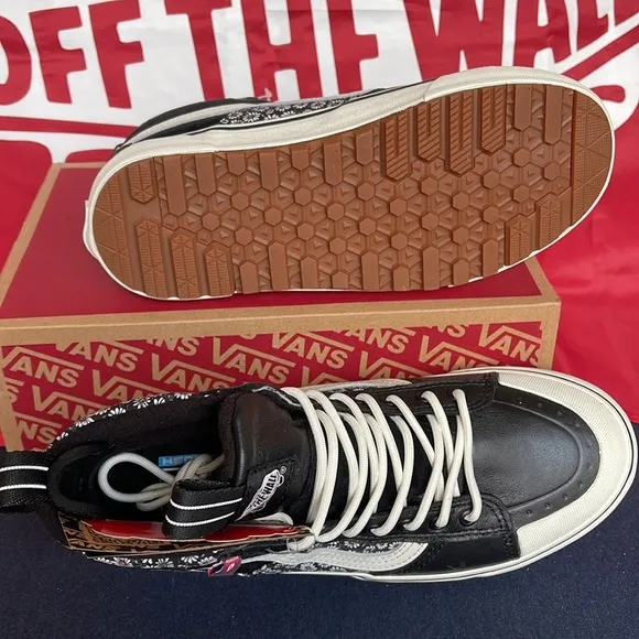 Vans WMNS Sk8-Hi Mte-2Black FloralVNOA5HZZF2Bboots sneakers