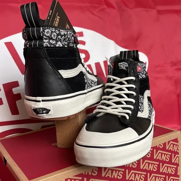 Vans WMNS Sk8-Hi Mte-2Black FloralVNOA5HZZF2Bboots sneakers
