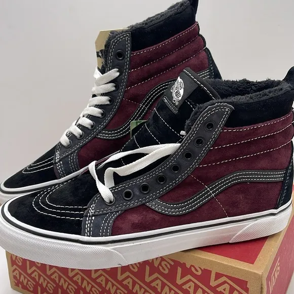 Vans Women’s Sk8-Hi Mte(Mte) Port Royale/BlackVN0A4BV7XKZBoots Sneakers